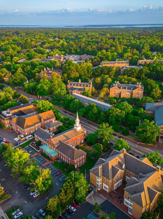 Colonial Williamsburg town right by Parkside Apartments