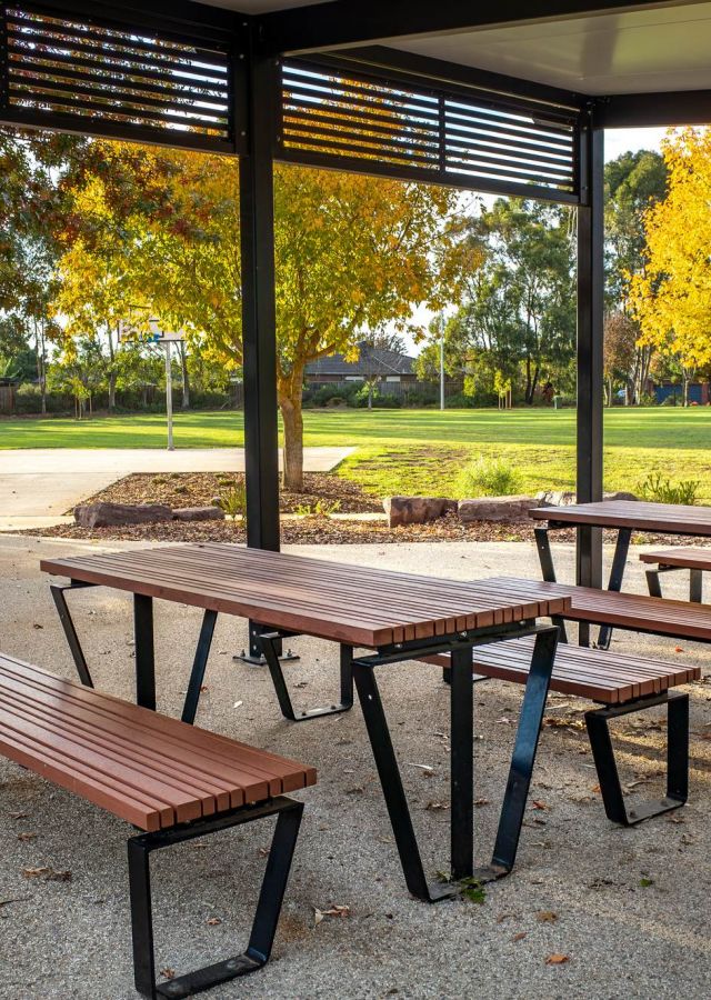 Outdoor grill and picnic area at Parkway Apartments